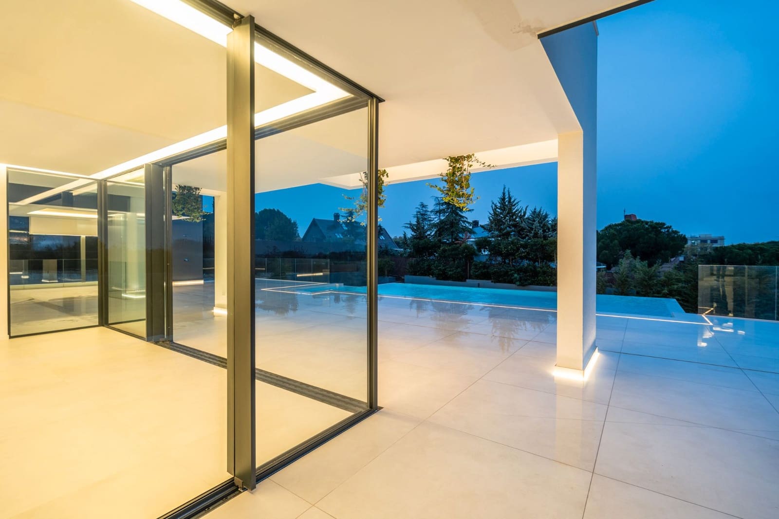 5 sypialnia Willa na sprzedaż w Las Rozas de Madrid z basenem garażem - 3 500 000 € (Ref: 9354537)