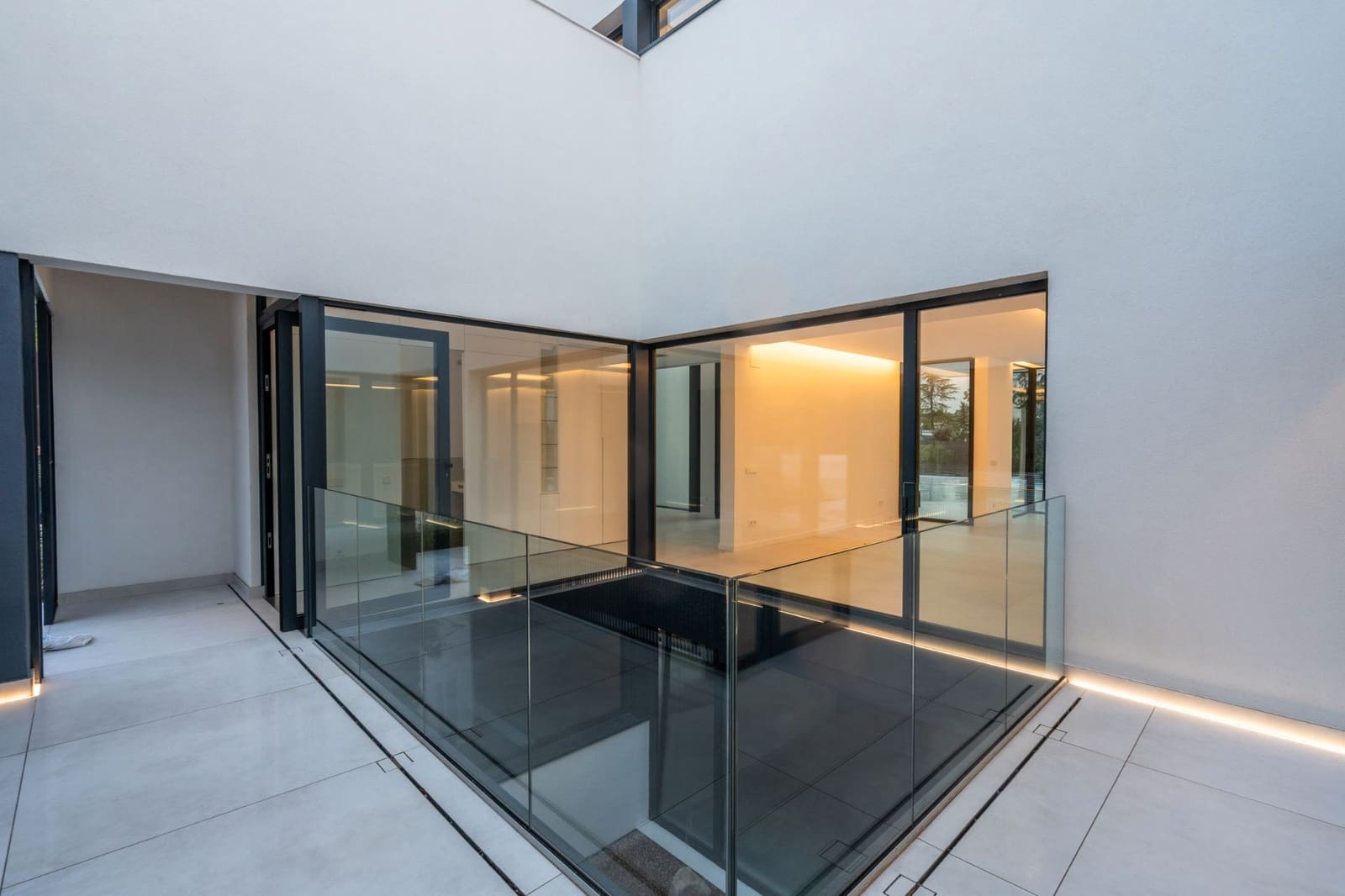 5 sypialnia Willa na sprzedaż w Las Rozas de Madrid z basenem garażem - 3 500 000 € (Ref: 9354537)