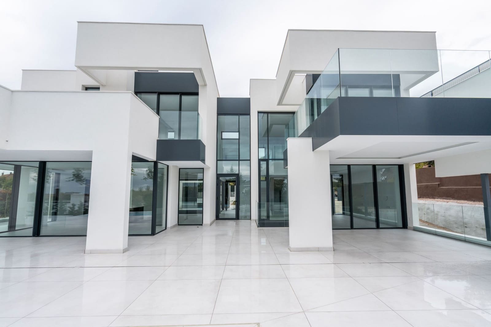 5 sypialnia Willa na sprzedaż w Las Rozas de Madrid z basenem garażem - 3 500 000 € (Ref: 9354537)