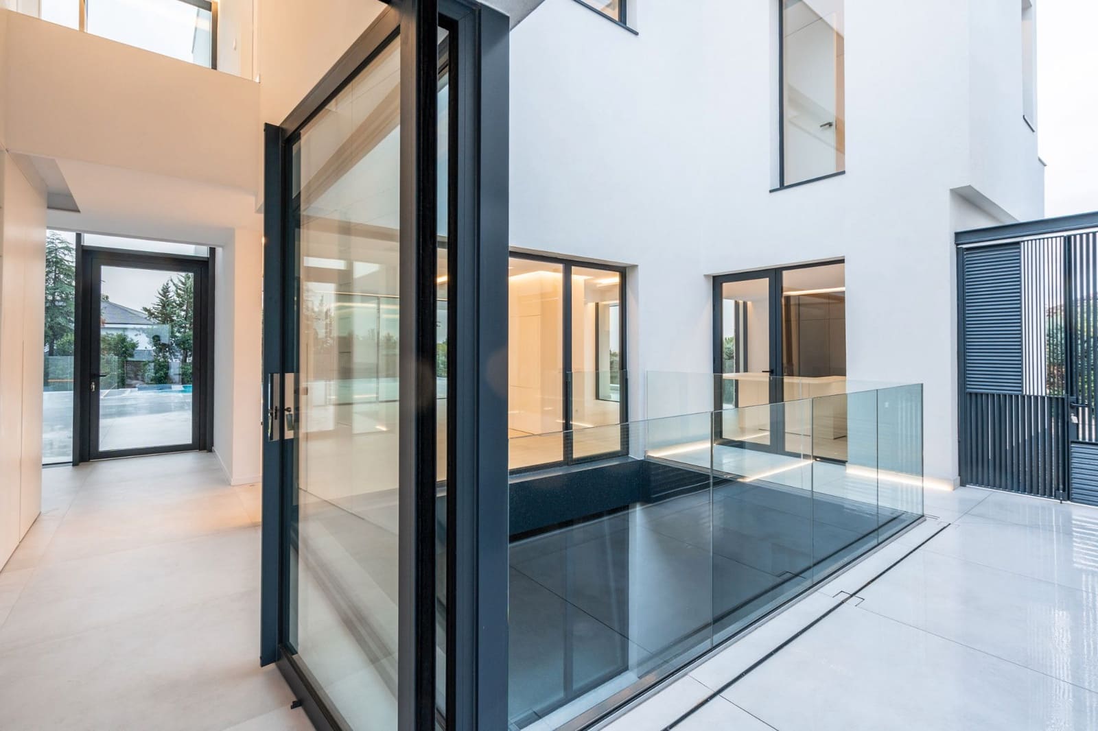 5 sypialnia Willa na sprzedaż w Las Rozas de Madrid z basenem garażem - 3 500 000 € (Ref: 9354537)