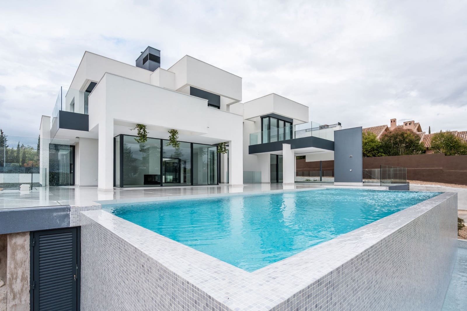 5 sypialnia Willa na sprzedaż w Las Rozas de Madrid z basenem garażem - 3 500 000 € (Ref: 9354537)