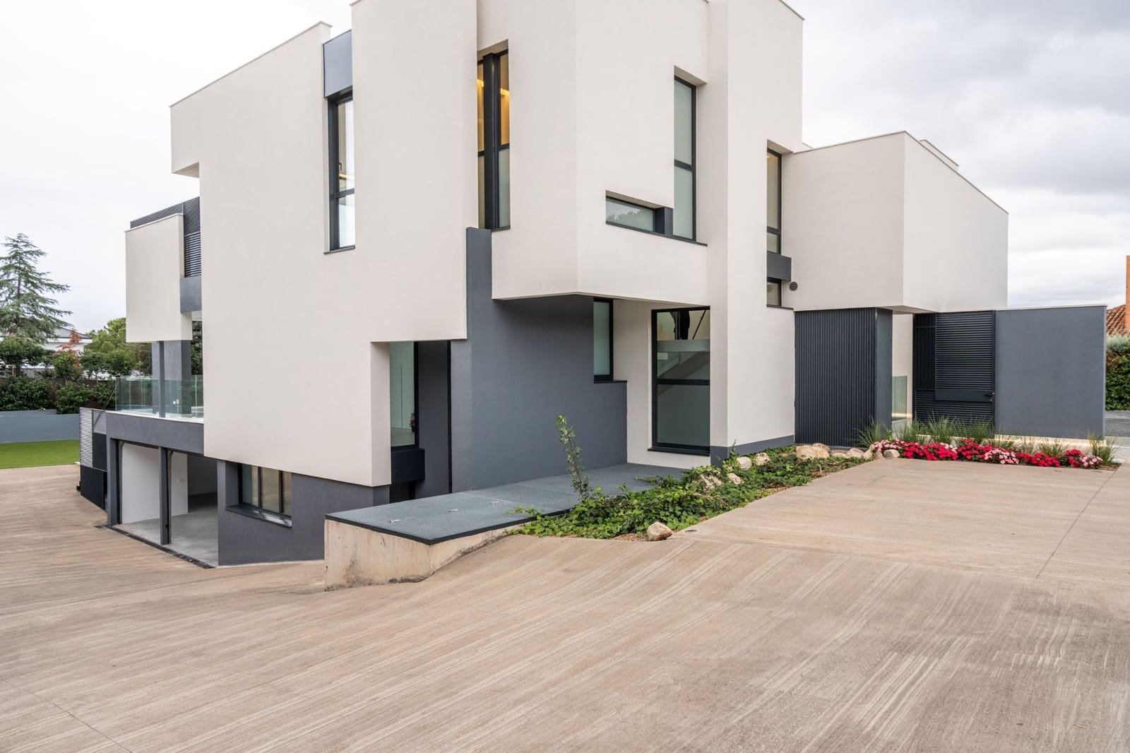 5 sypialnia Willa na sprzedaż w Las Rozas de Madrid z basenem garażem - 3 500 000 € (Ref: 9354537)