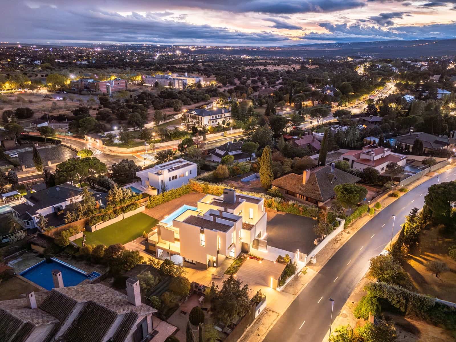 5 sypialnia Willa na sprzedaż w Las Rozas de Madrid z basenem garażem - 3 500 000 € (Ref: 9354537)