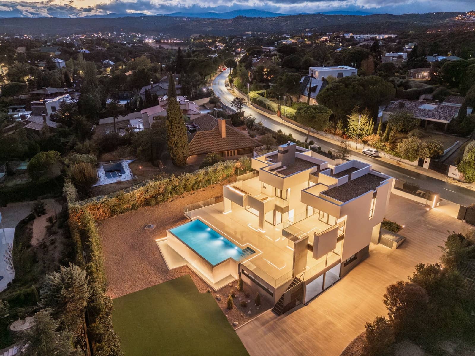 5 sypialnia Willa na sprzedaż w Las Rozas de Madrid z basenem garażem - 3 500 000 € (Ref: 9354537)
