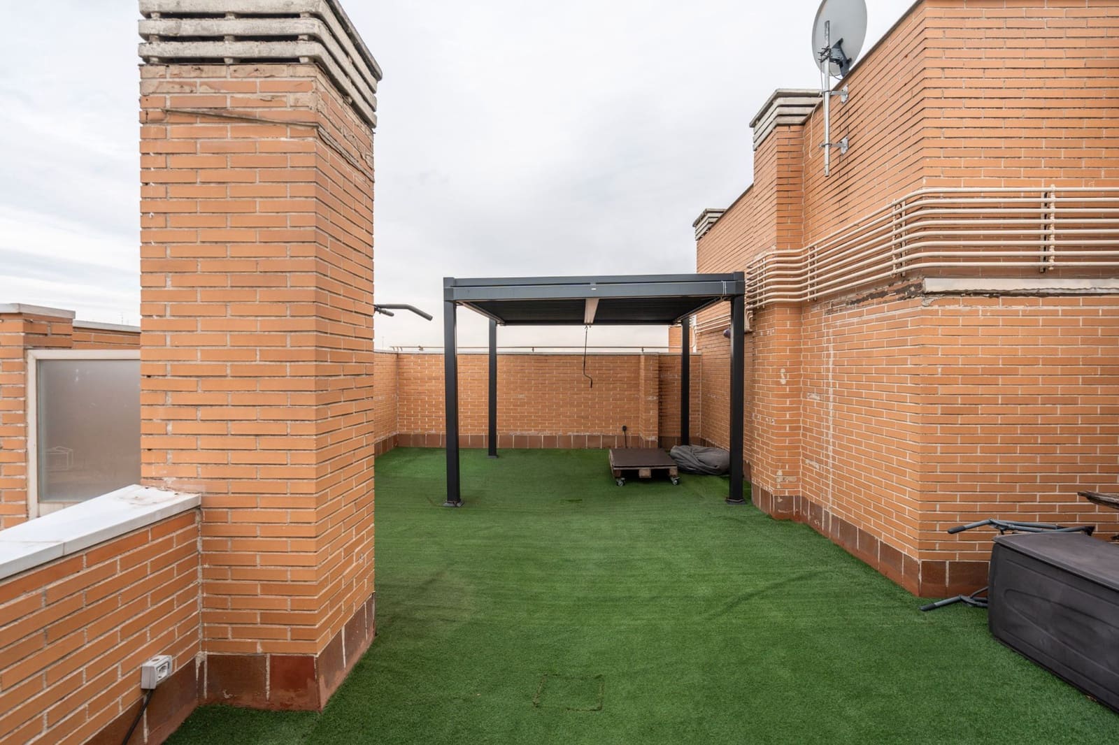 2 bedroom Penthouse for sale in La Moraleja with pool garage - € 620,000 (Ref: 9371406)