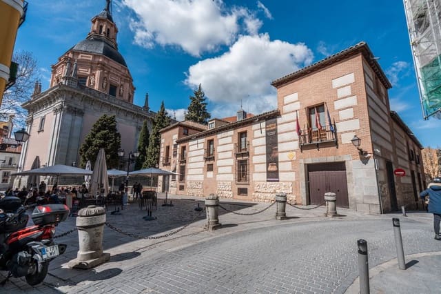 Commercieel te huur in Palacio, Madrid stad - € 1.600 (Ref: 9388529)