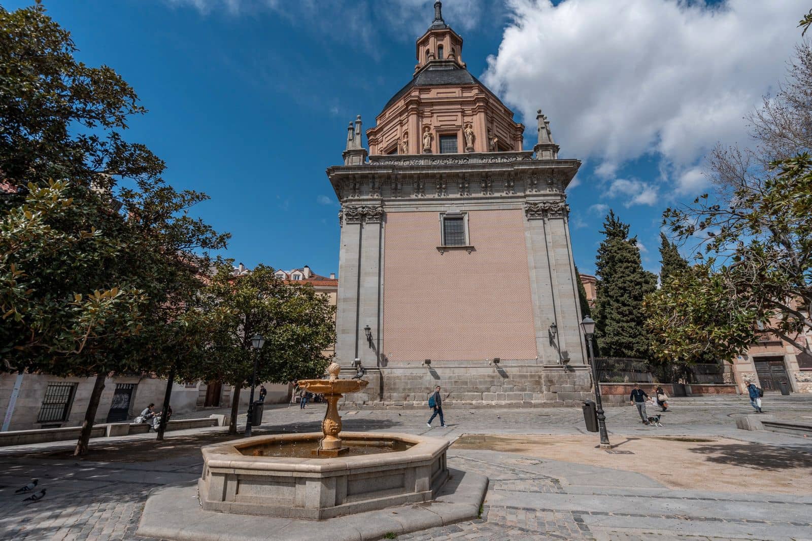 Commercieel te huur in Madrid stad - € 1.600 (Ref: 9388529)