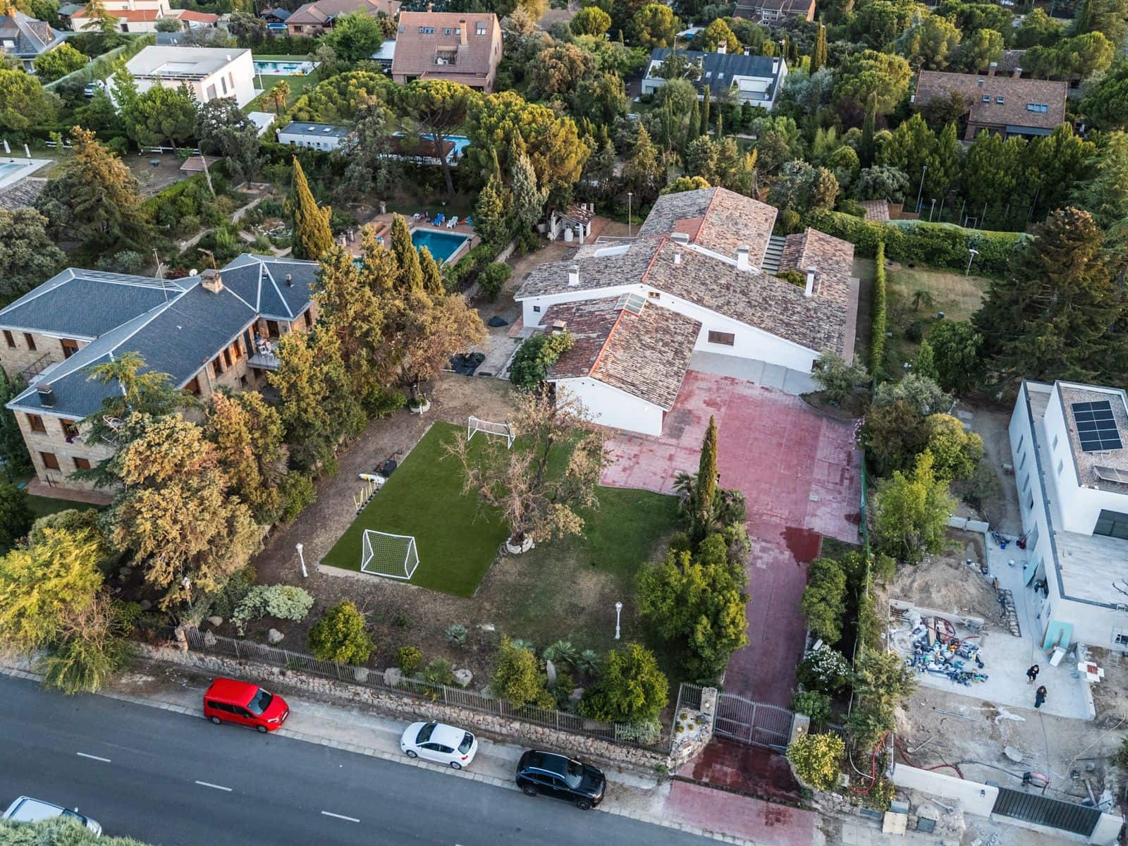 5 soveværelse Villa til salg i Las Rozas de Madrid med garage - € 1.570.000 (Ref: 9421733)