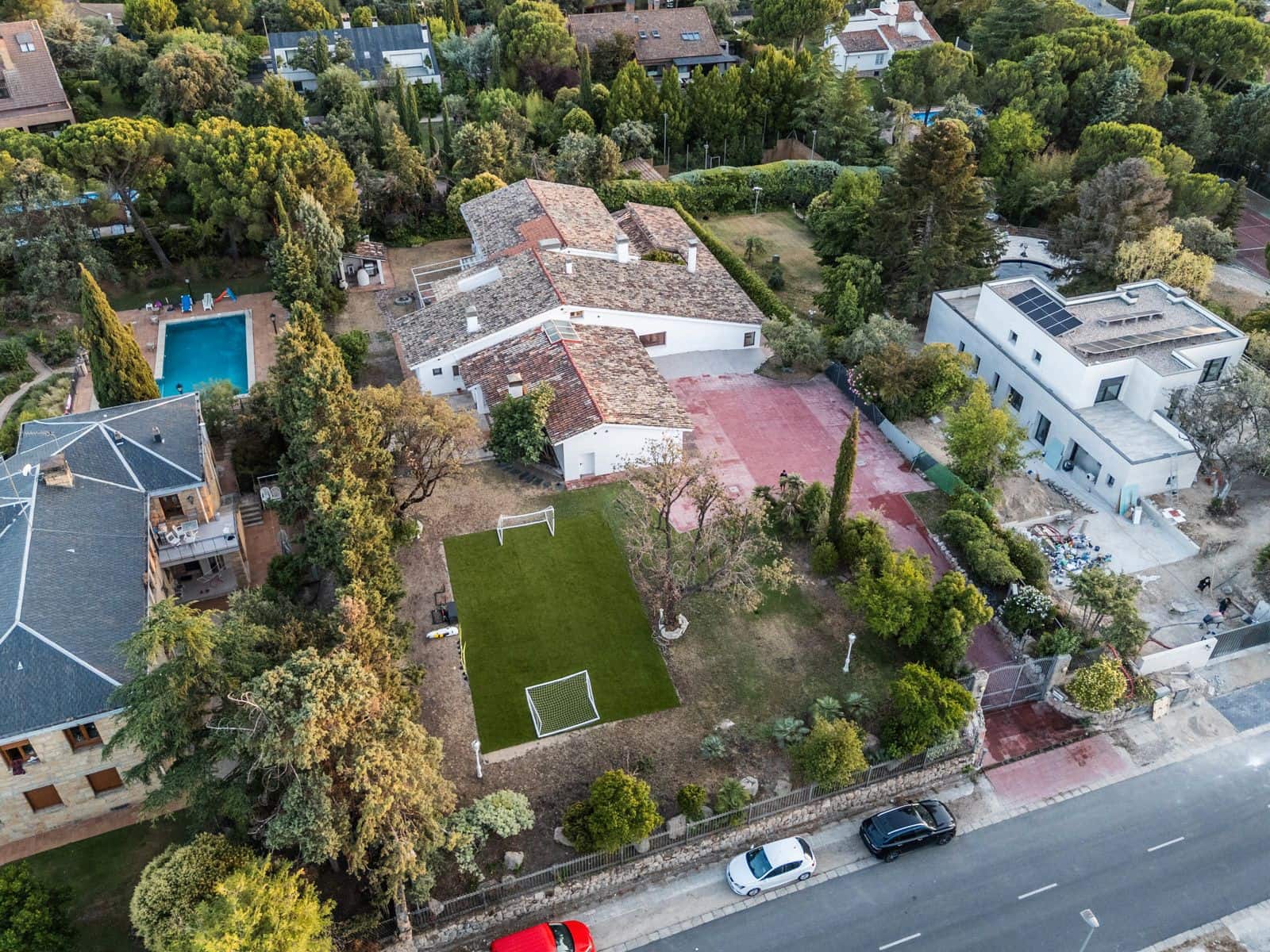 5 soveværelse Villa til salg i Las Rozas de Madrid med garage - € 1.570.000 (Ref: 9421733)