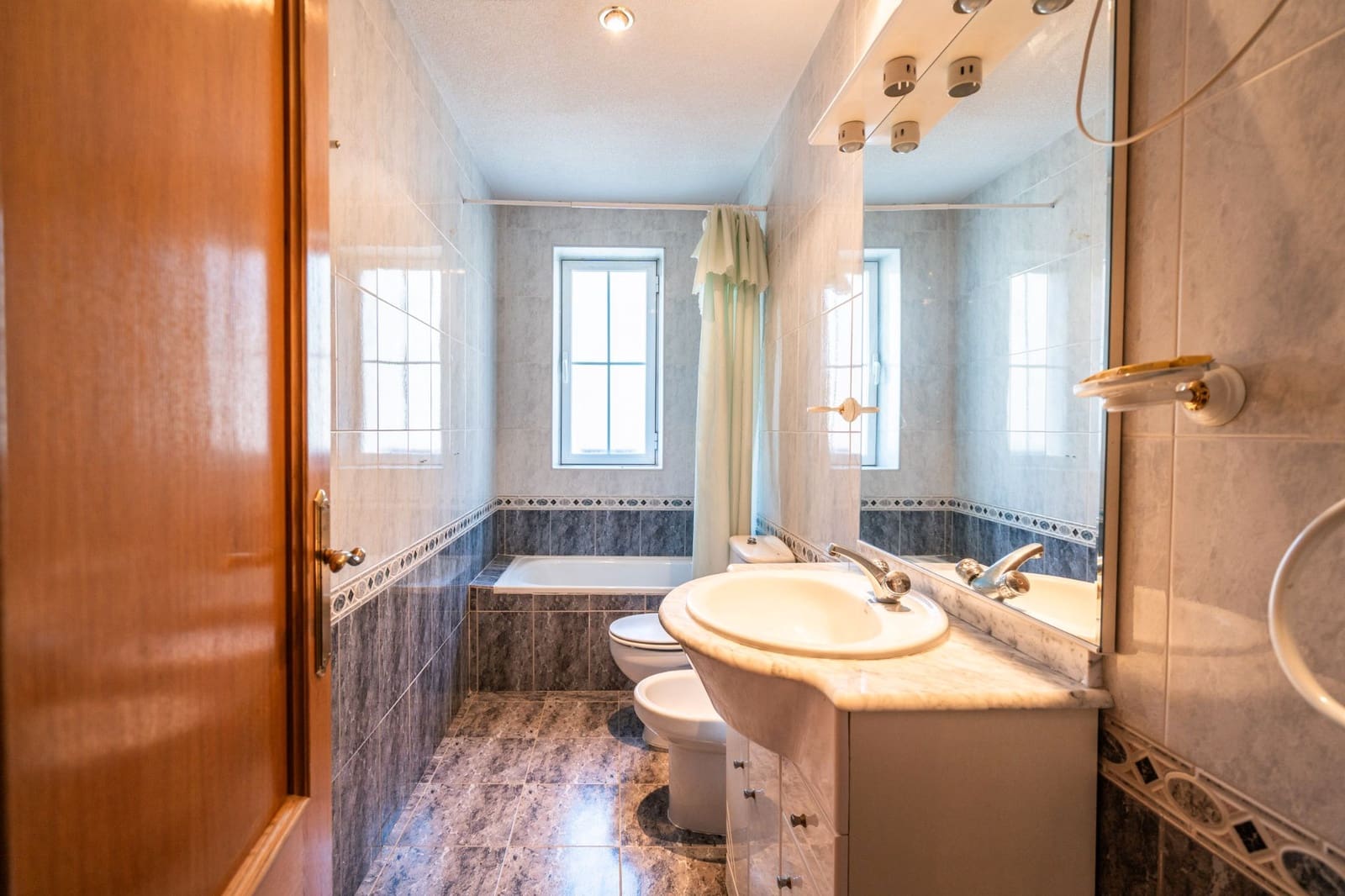 Hotel de 28 habitaciones en Guadarrama en venta - 1.350.000 € (Ref: 9421734)