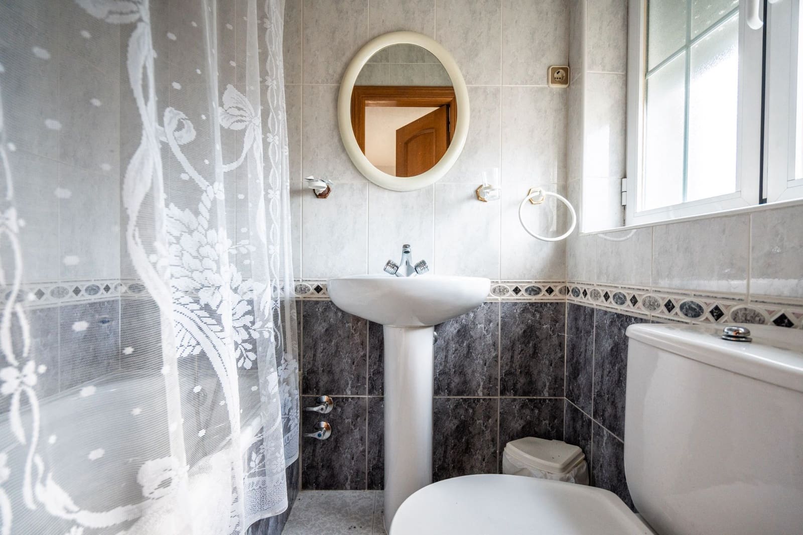 Hotel de 28 habitaciones en Guadarrama en venta - 1.350.000 € (Ref: 9421734)