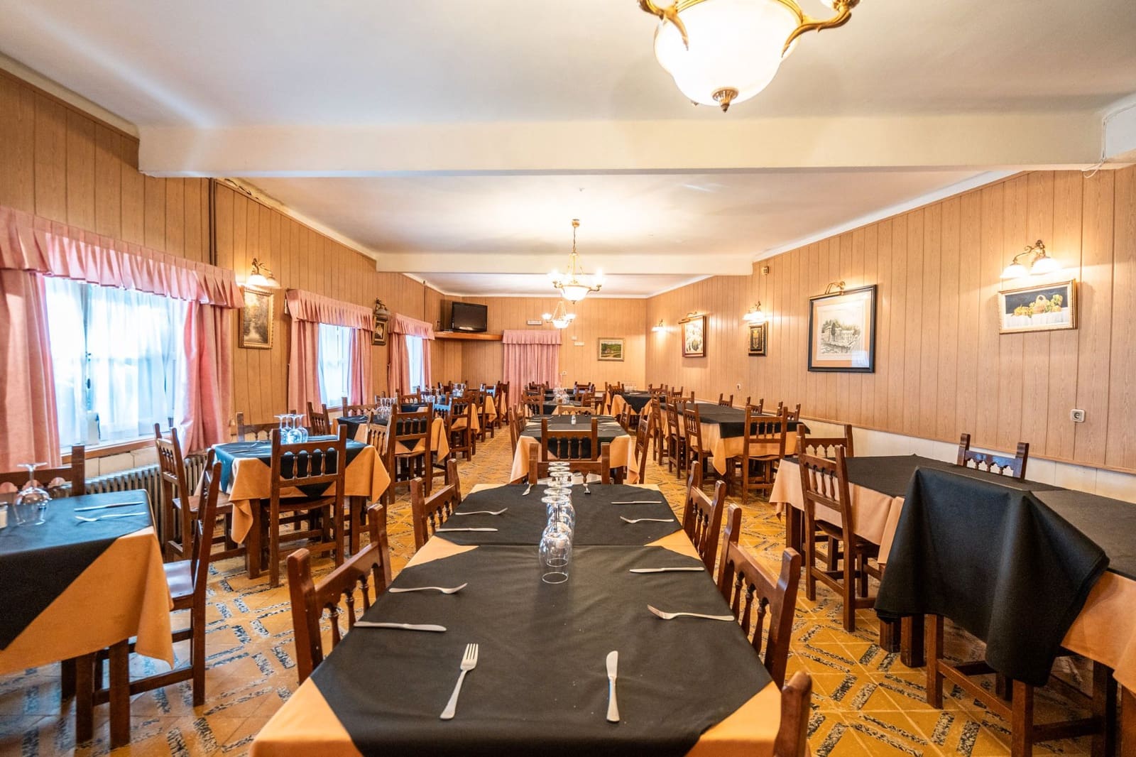 Hotel de 28 habitaciones en Guadarrama en venta - 1.350.000 € (Ref: 9421734)