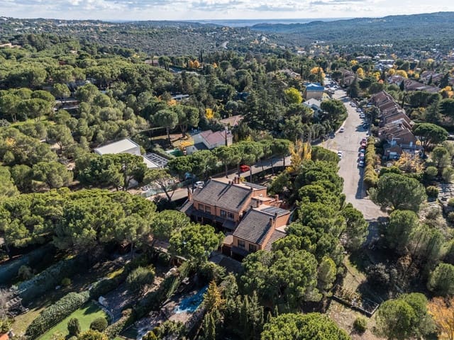 5 makuuhuone Rivitalo myytävänä paikassa Galapagar mukana uima-altaan 
autotalli - 690 000 € (Ref: 9424108)