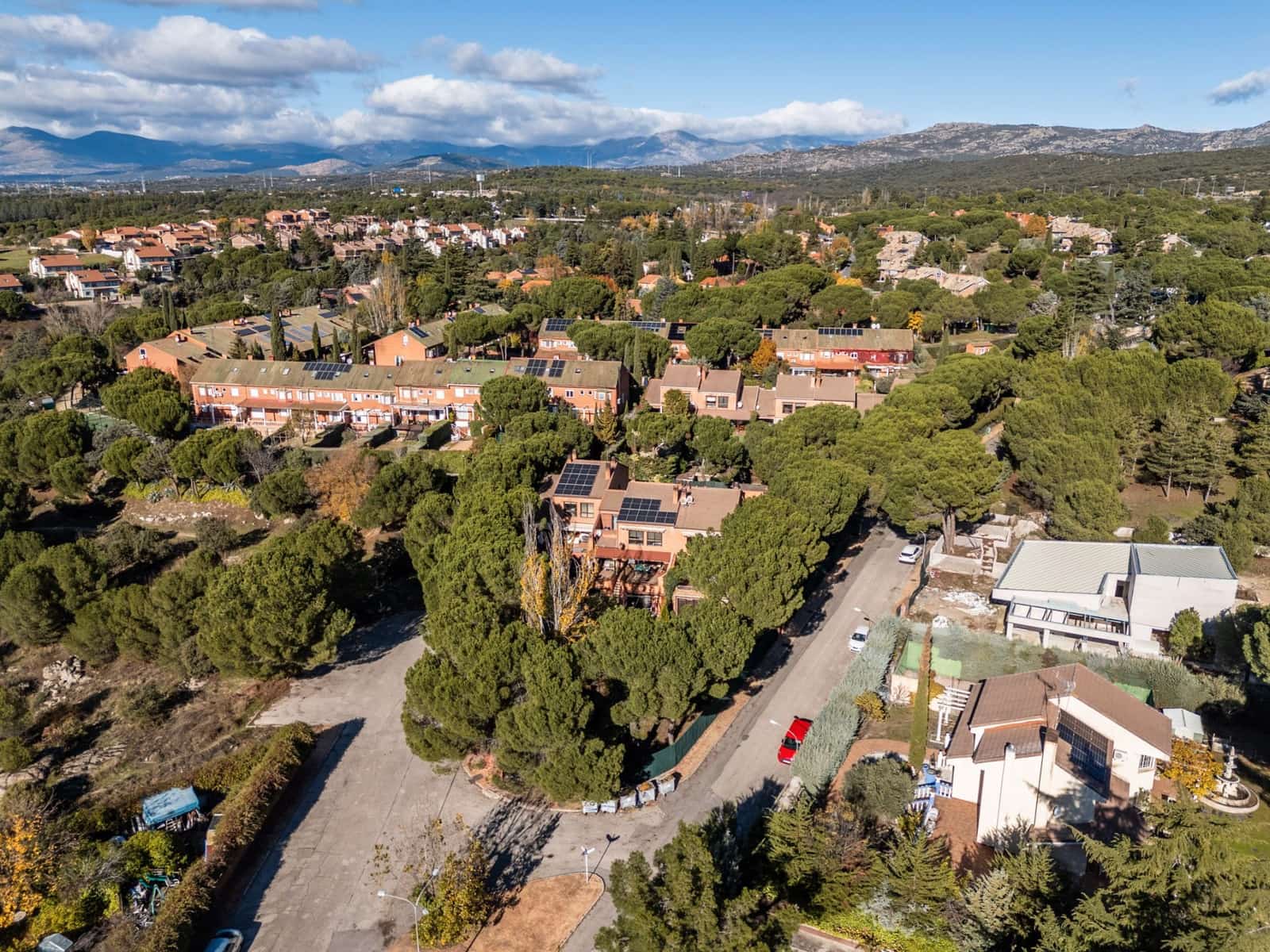 5 bedroom Terraced Villa for sale in Galapagar with pool garage - € 690,000 (Ref: 9424108)