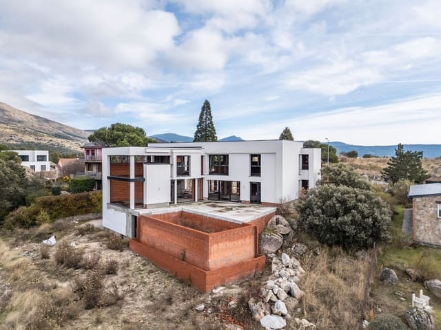 4 bedroom Villa for sale in El Espinar with pool garage - € 1,200,000 (Ref: 9426239)