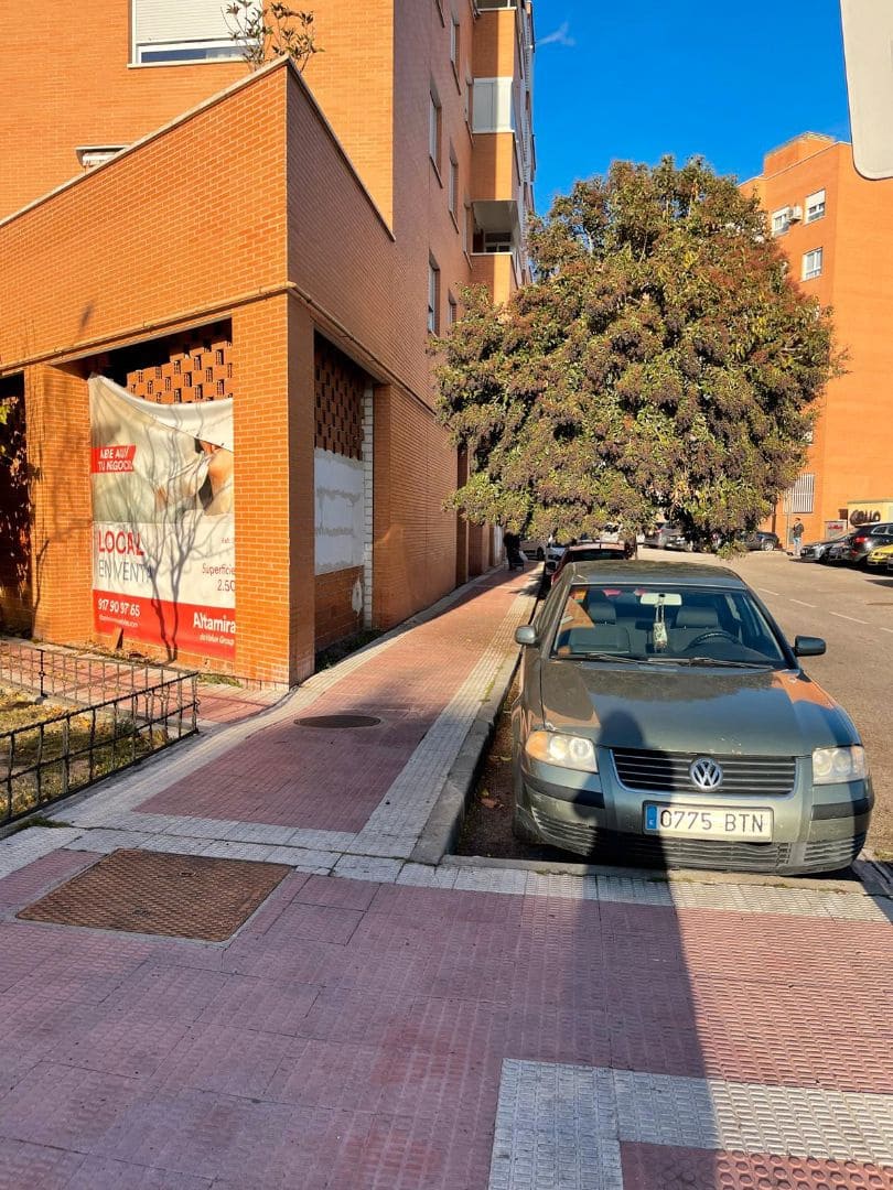 Comercial para arrendar em Parla - 2 475 € (Ref: 9444531)