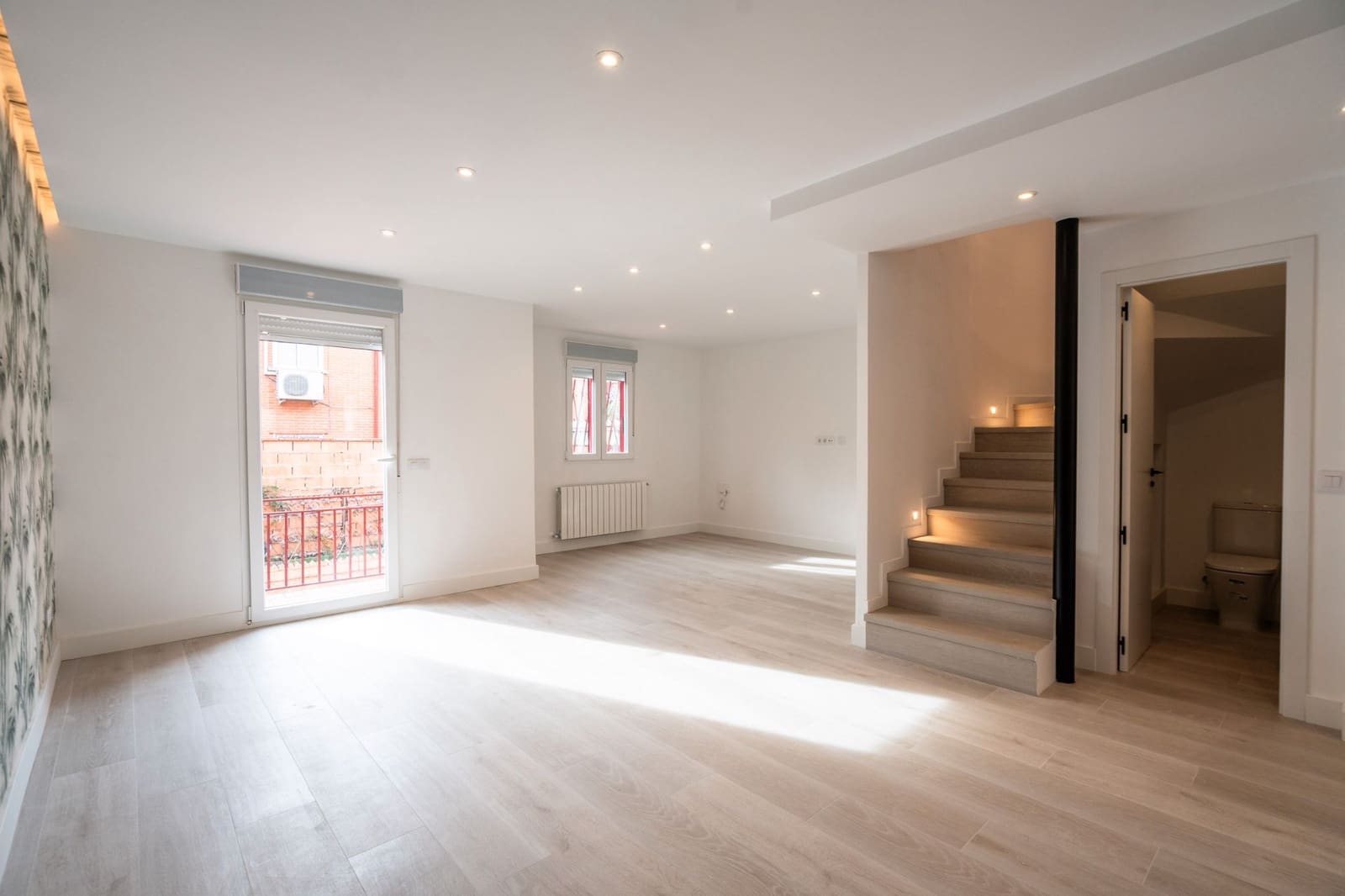 5 bedroom Townhouse for sale in Mejorada del Campo with garage - € 455,000 (Ref: 9449864)