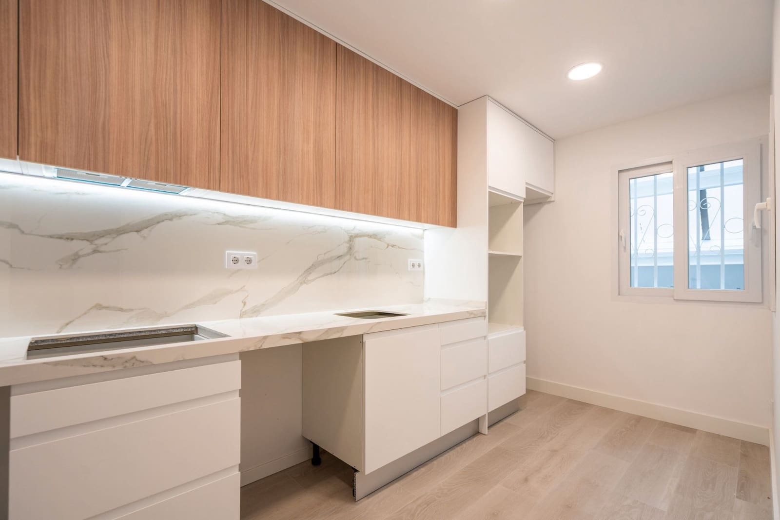 5 bedroom Townhouse for sale in Mejorada del Campo with garage - € 455,000 (Ref: 9449864)