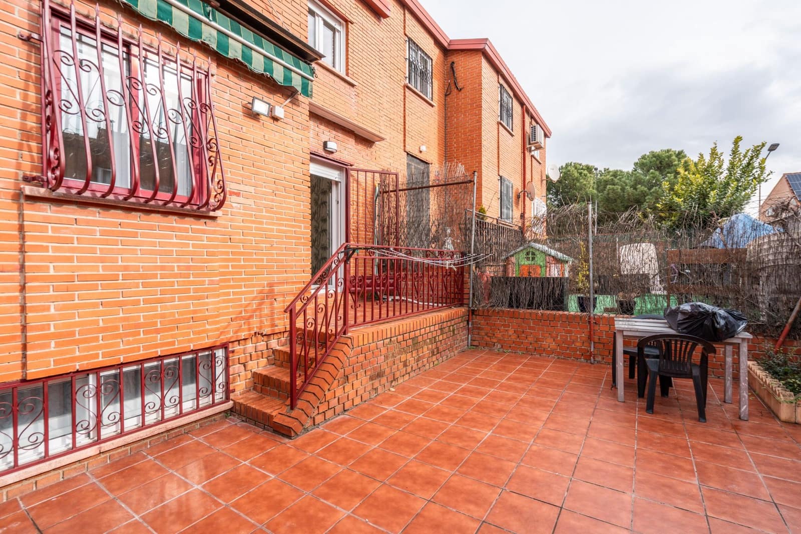5 bedroom Townhouse for sale in Mejorada del Campo with garage - € 455,000 (Ref: 9449864)