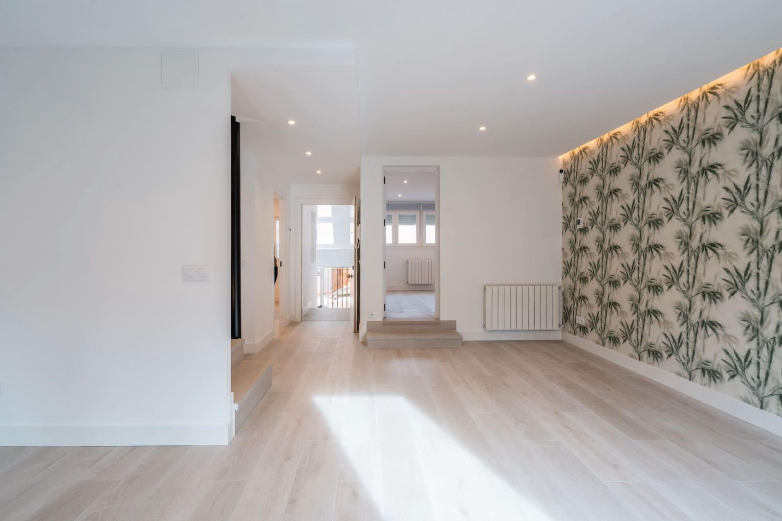 5 bedroom Townhouse for sale in Mejorada del Campo with garage - € 455,000 (Ref: 9449864)