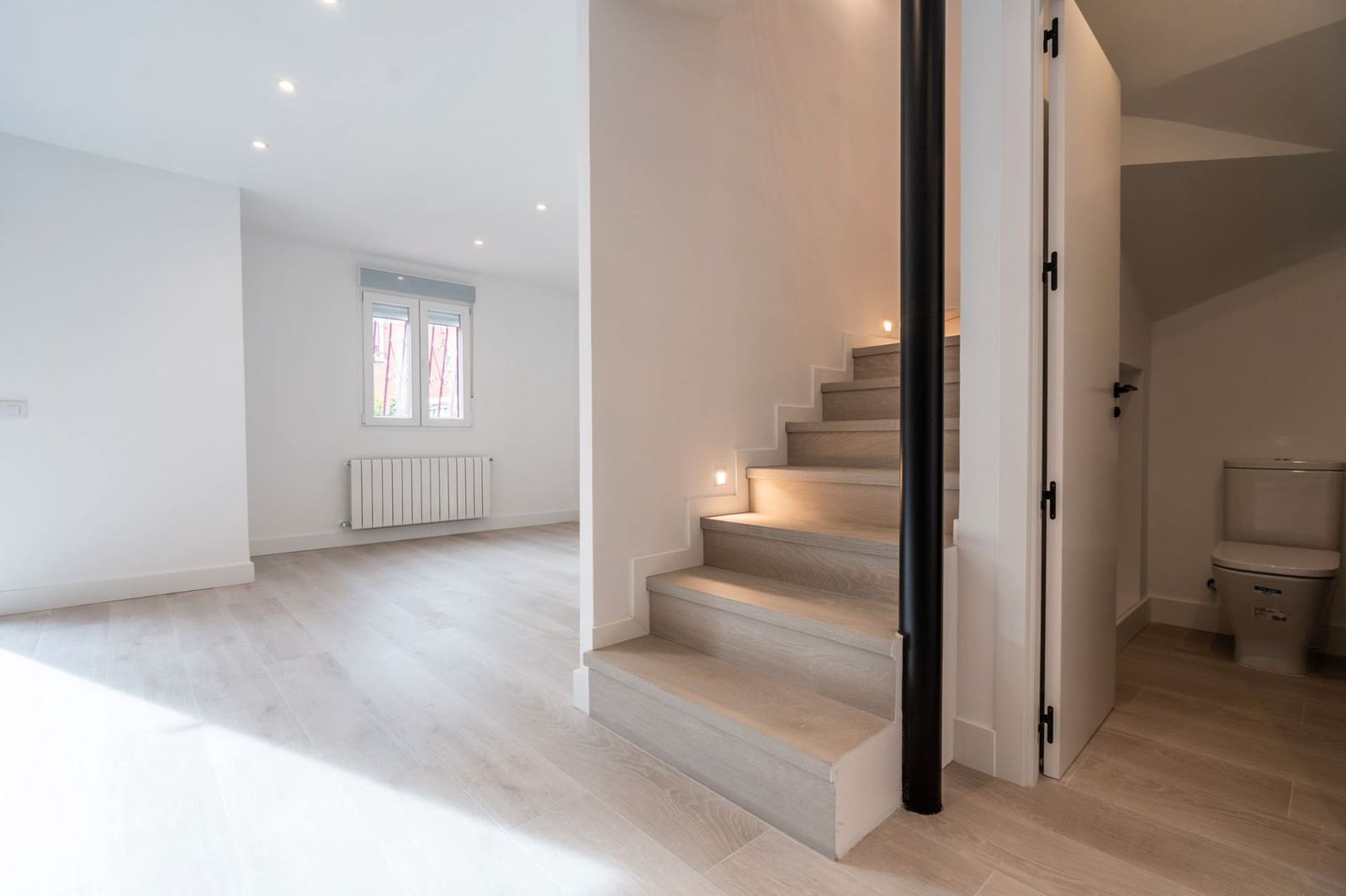 5 bedroom Townhouse for sale in Mejorada del Campo with garage - € 455,000 (Ref: 9449864)