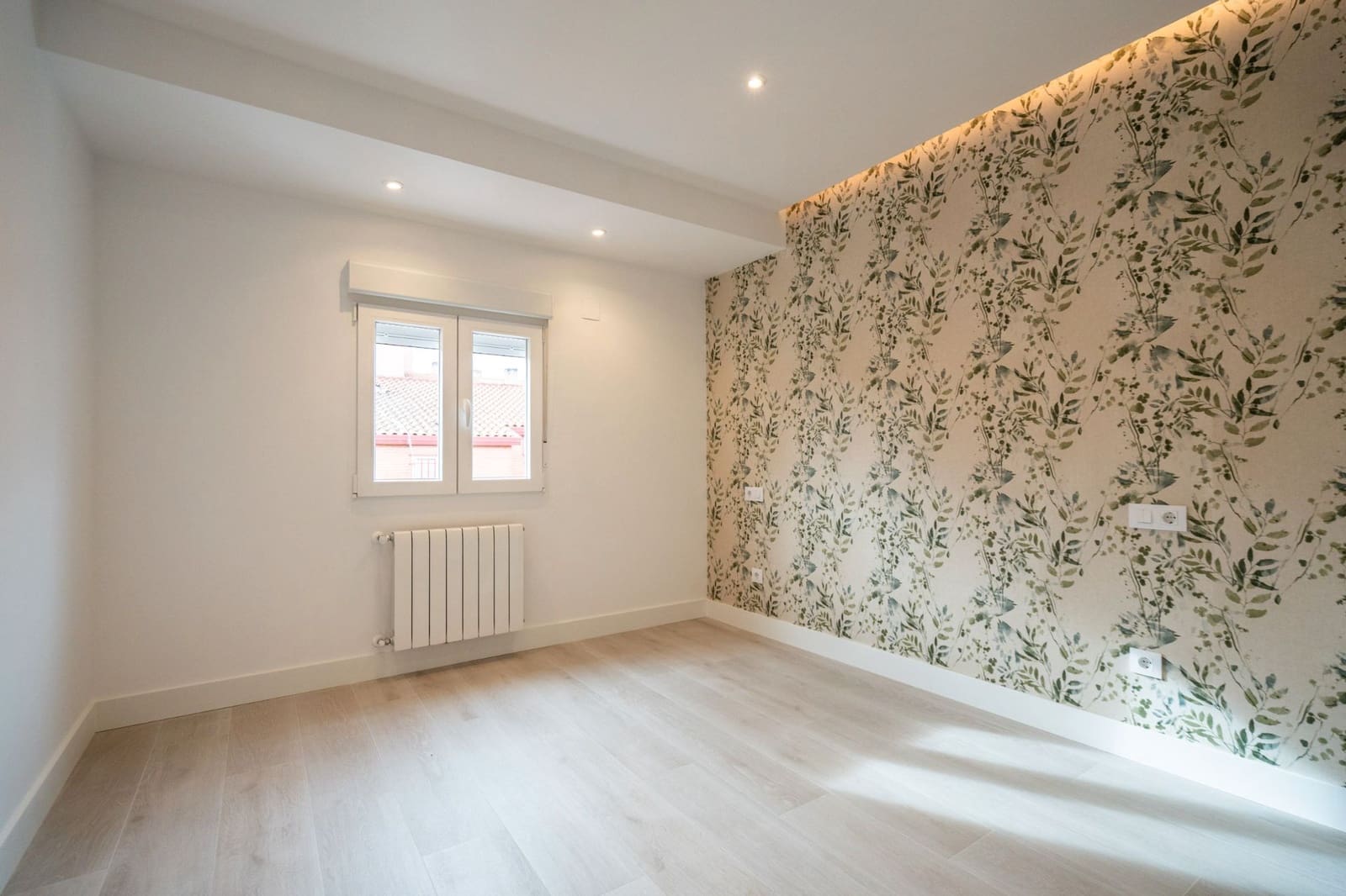 5 bedroom Townhouse for sale in Mejorada del Campo with garage - € 455,000 (Ref: 9449864)