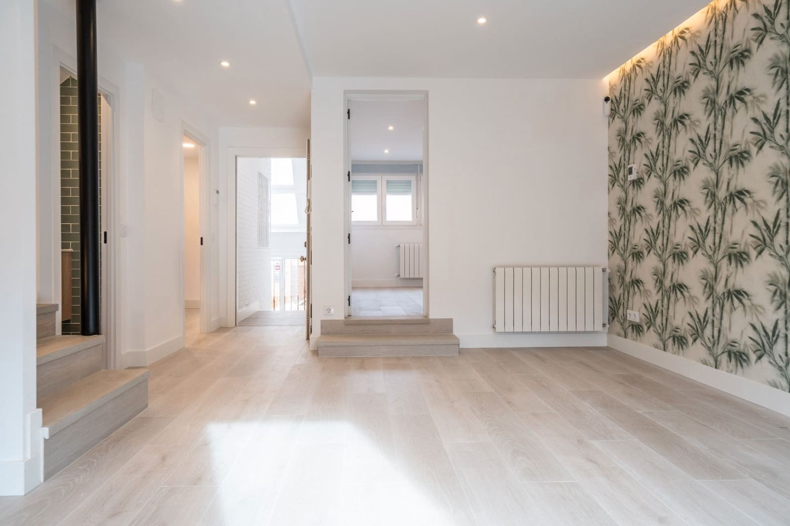 5 bedroom Townhouse for sale in Mejorada del Campo with garage - € 455,000 (Ref: 9449864)