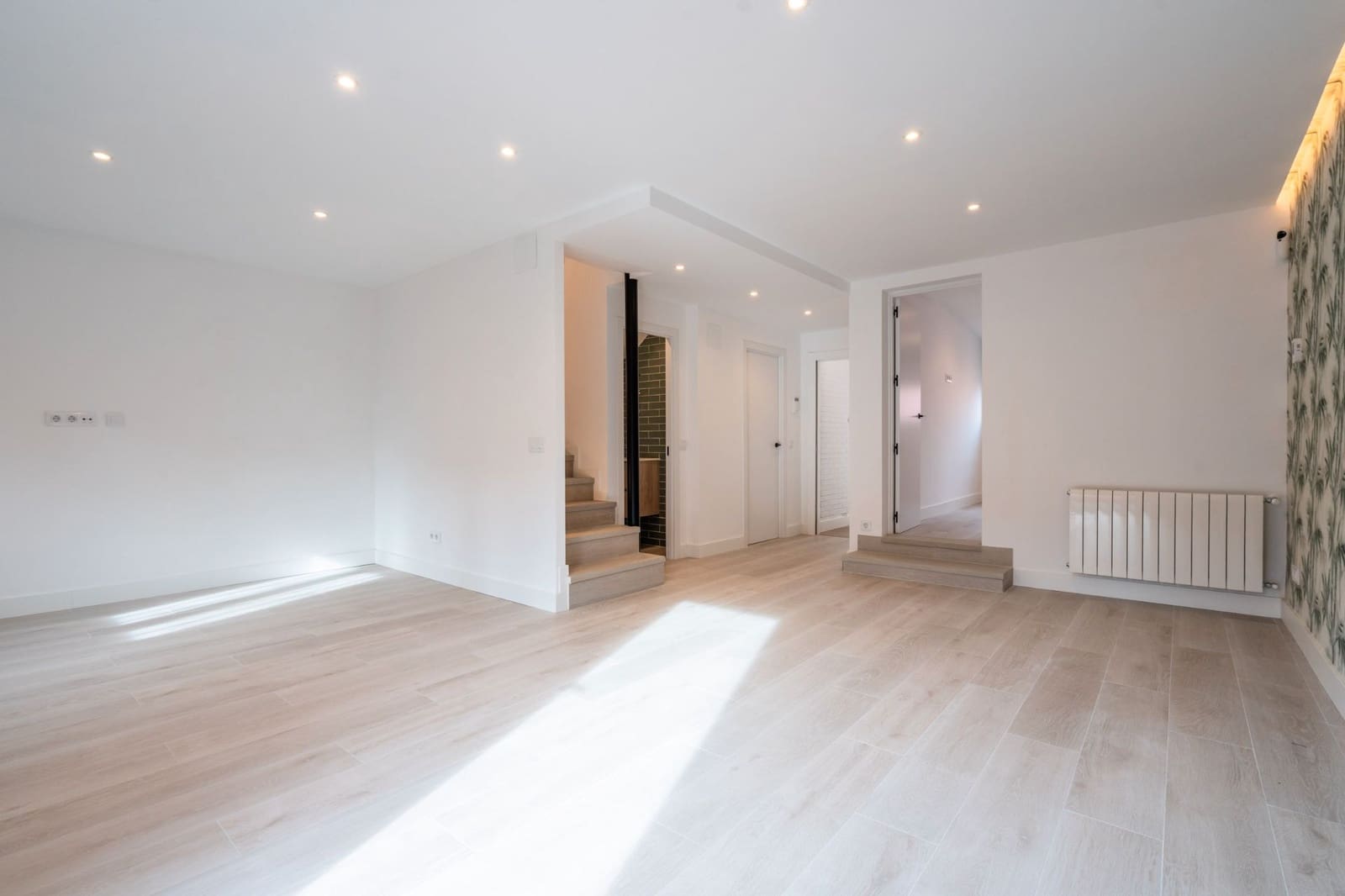 5 bedroom Townhouse for sale in Mejorada del Campo with garage - € 455,000 (Ref: 9449864)