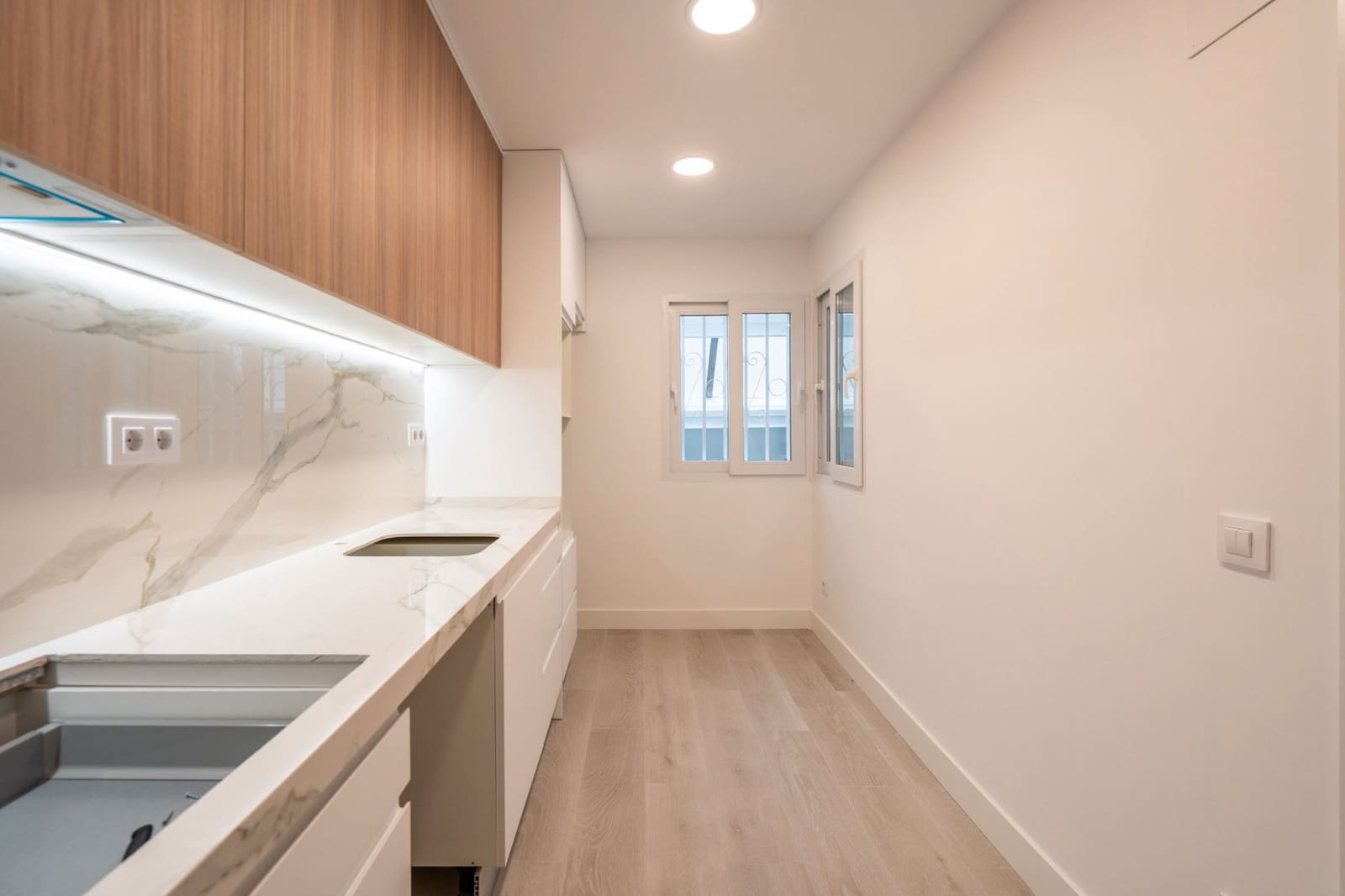 5 bedroom Townhouse for sale in Mejorada del Campo with garage - € 455,000 (Ref: 9449864)