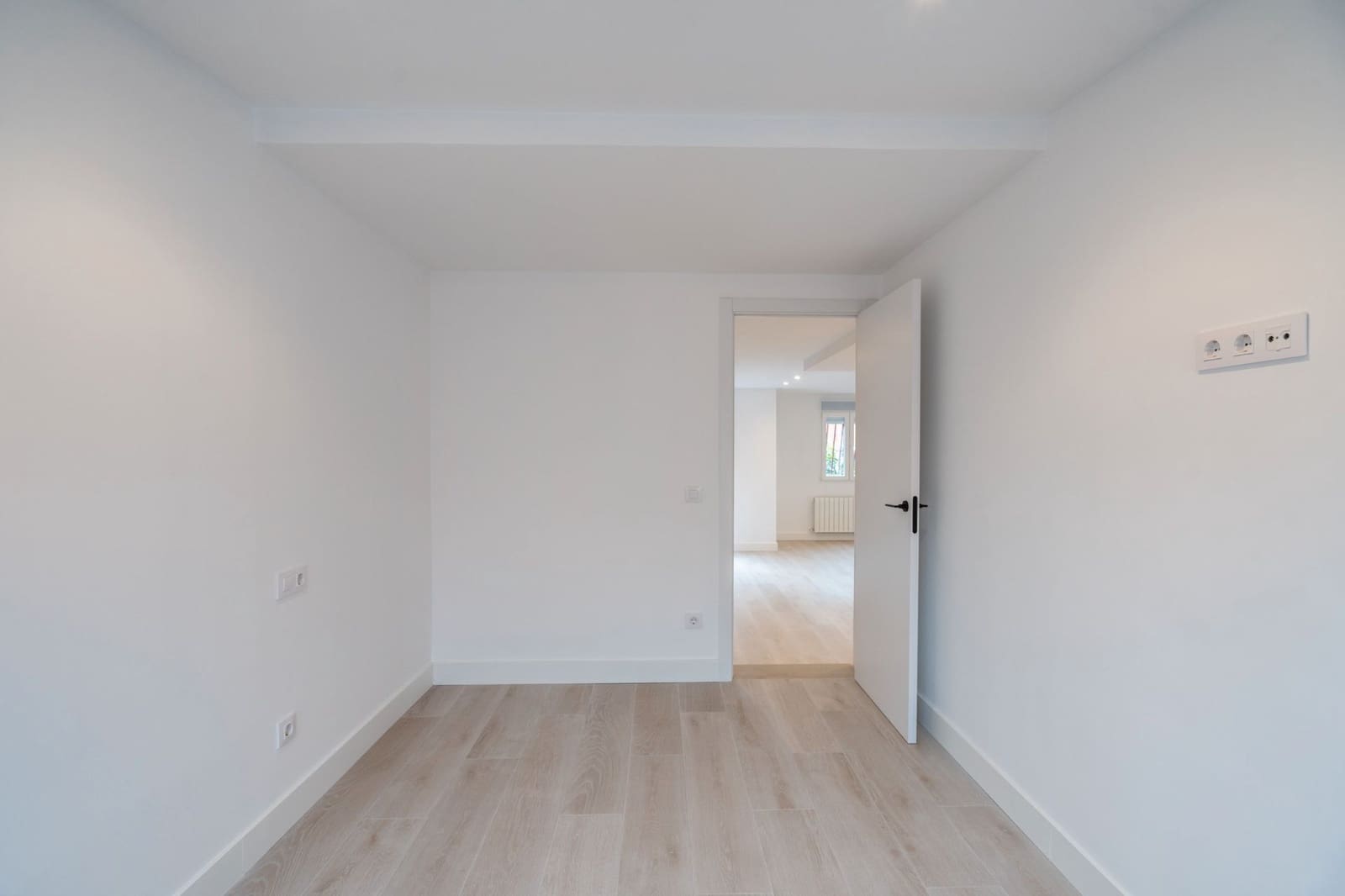 5 bedroom Townhouse for sale in Mejorada del Campo with garage - € 455,000 (Ref: 9449864)