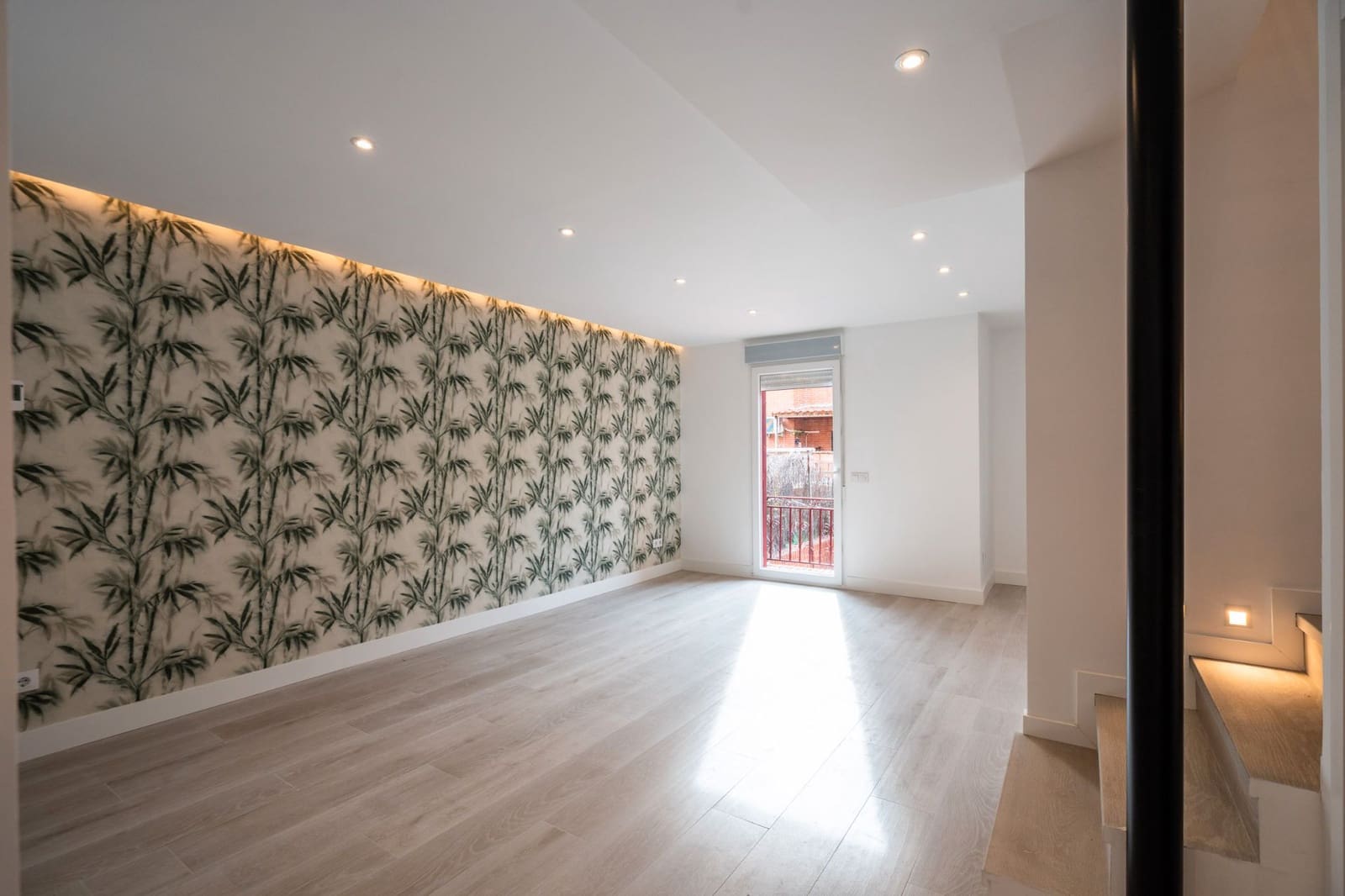 5 bedroom Townhouse for sale in Mejorada del Campo with garage - € 455,000 (Ref: 9449864)