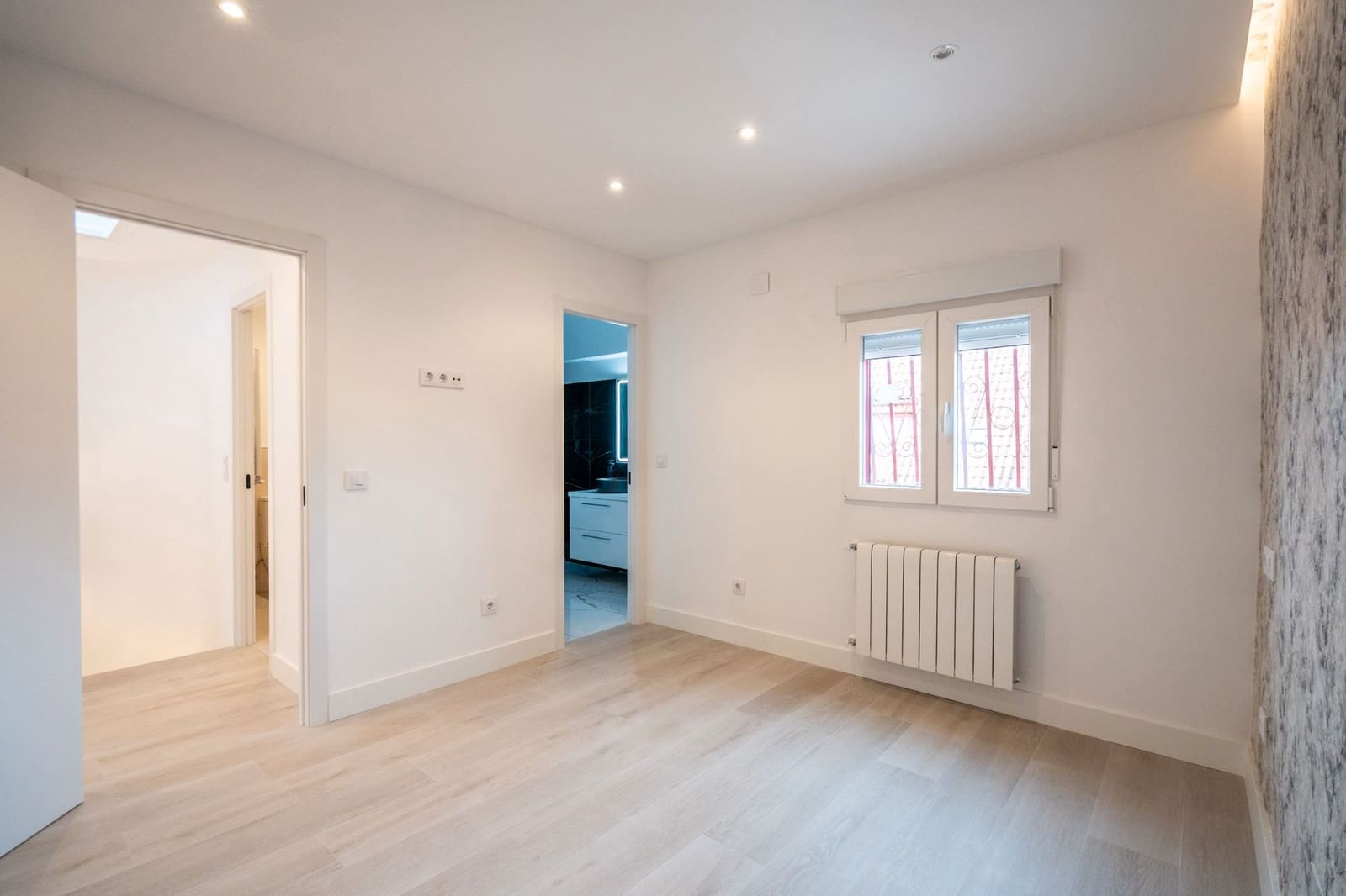 5 bedroom Townhouse for sale in Mejorada del Campo with garage - € 455,000 (Ref: 9449864)