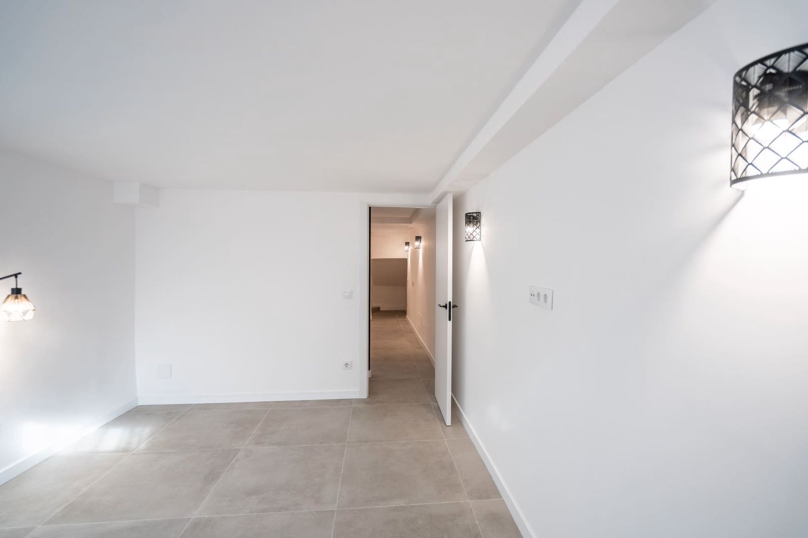 5 bedroom Townhouse for sale in Mejorada del Campo with garage - € 455,000 (Ref: 9449864)