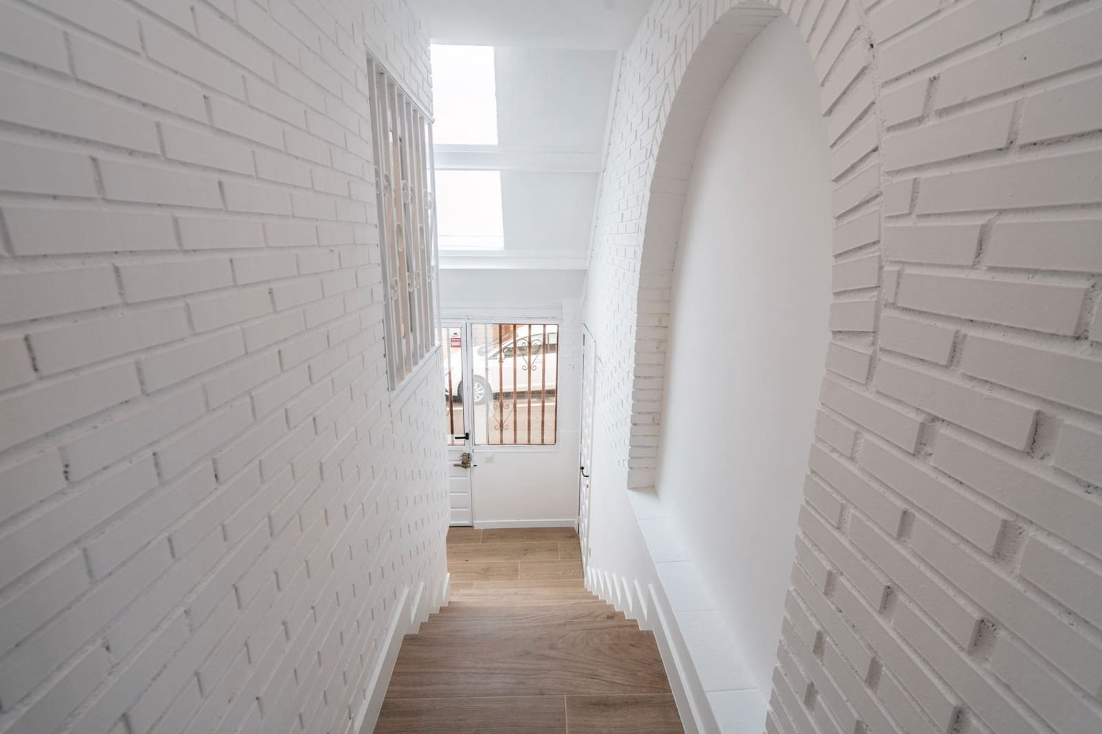 5 bedroom Townhouse for sale in Mejorada del Campo with garage - € 455,000 (Ref: 9449864)