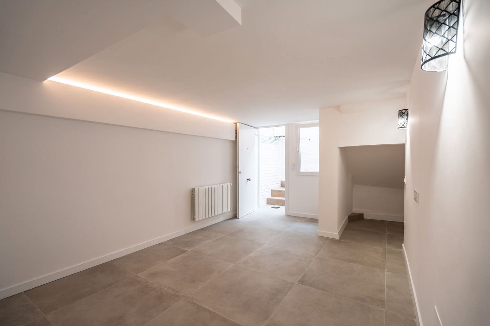 5 bedroom Townhouse for sale in Mejorada del Campo with garage - € 455,000 (Ref: 9449864)