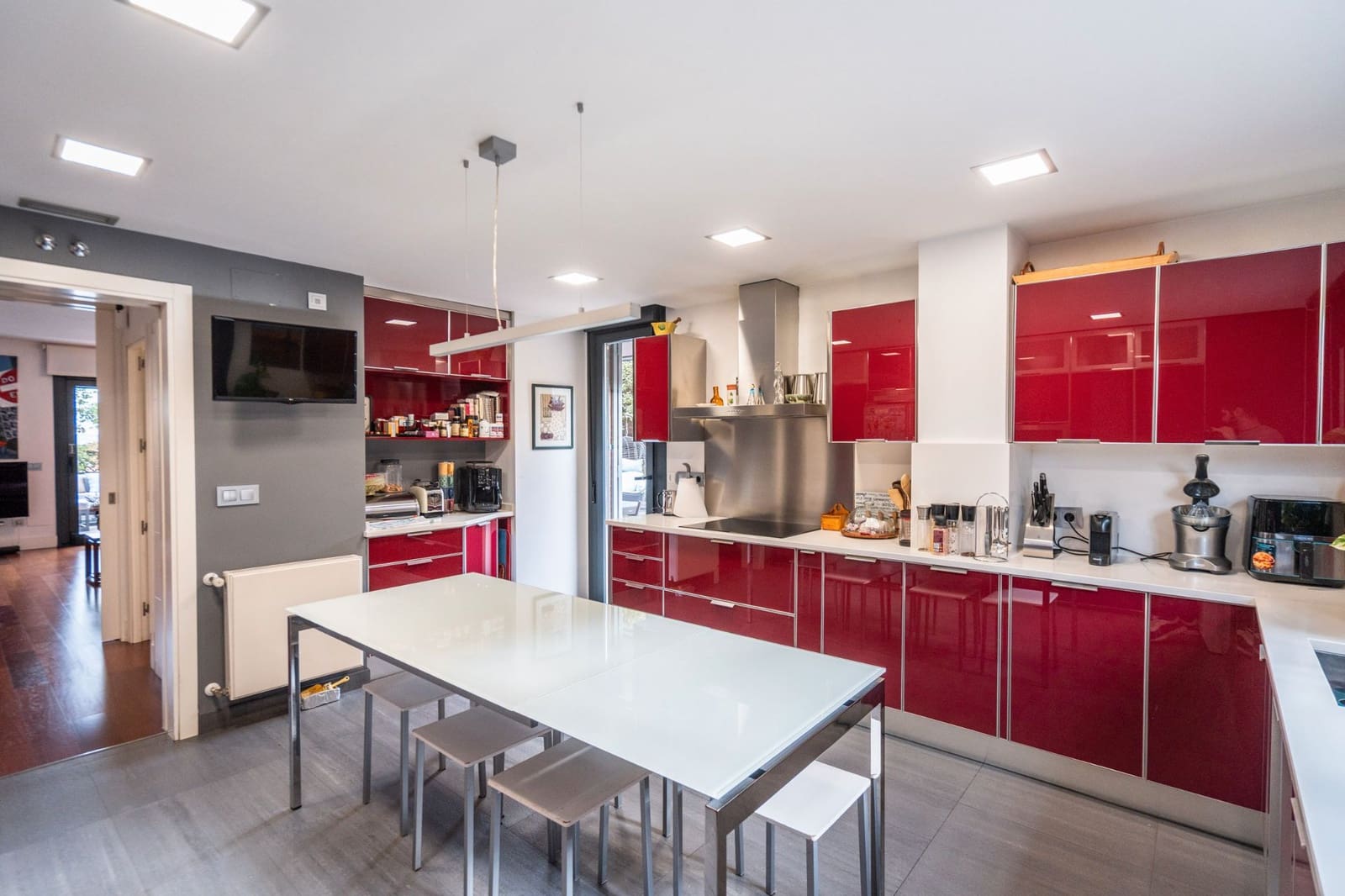 6 bedroom Semi-detached Villa for sale in Las Rozas de Madrid with pool garage - € 1,280,000 (Ref: 9465979)