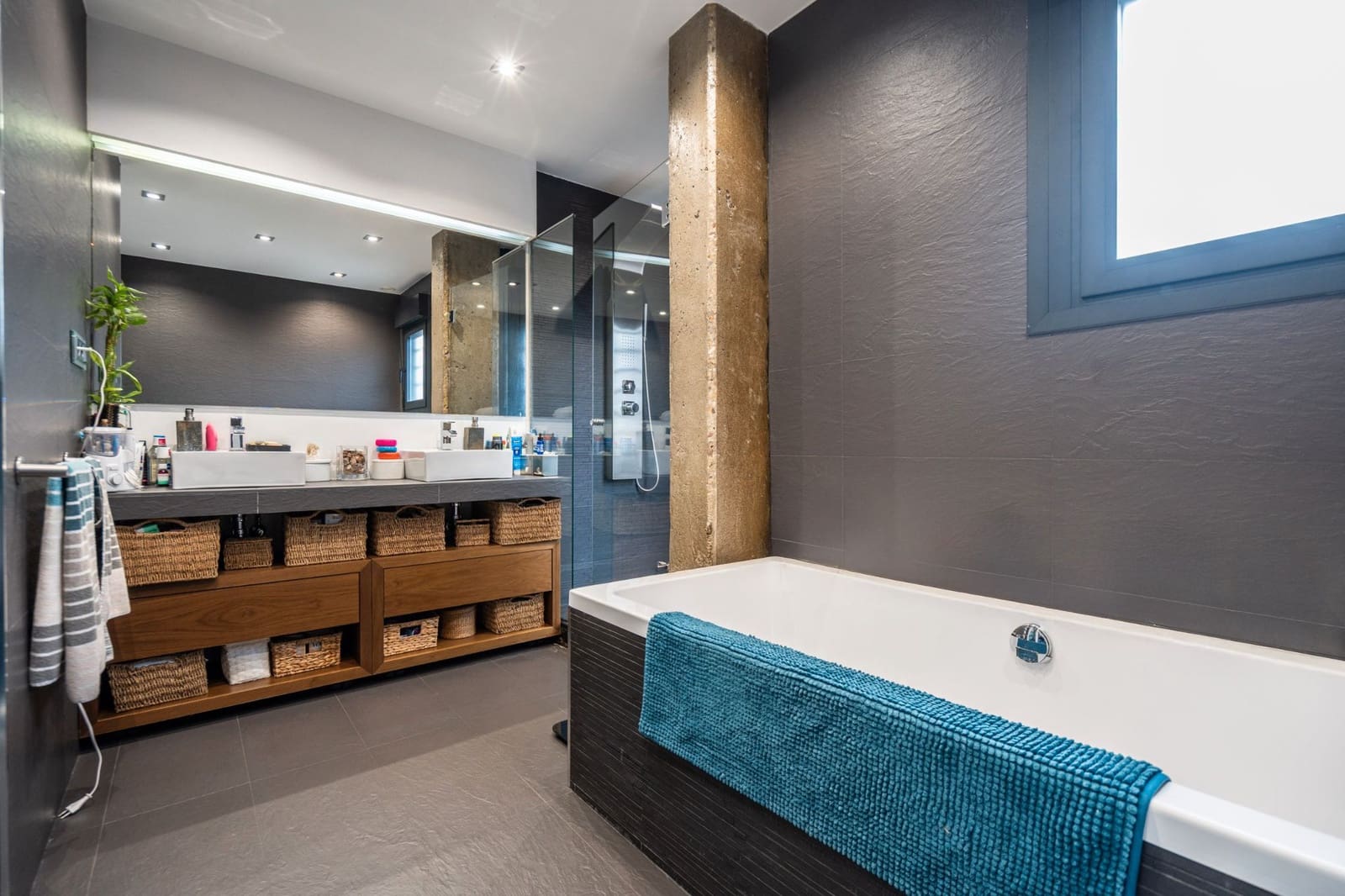 6 bedroom Semi-detached Villa for sale in Las Rozas de Madrid with pool garage - € 1,280,000 (Ref: 9465979)