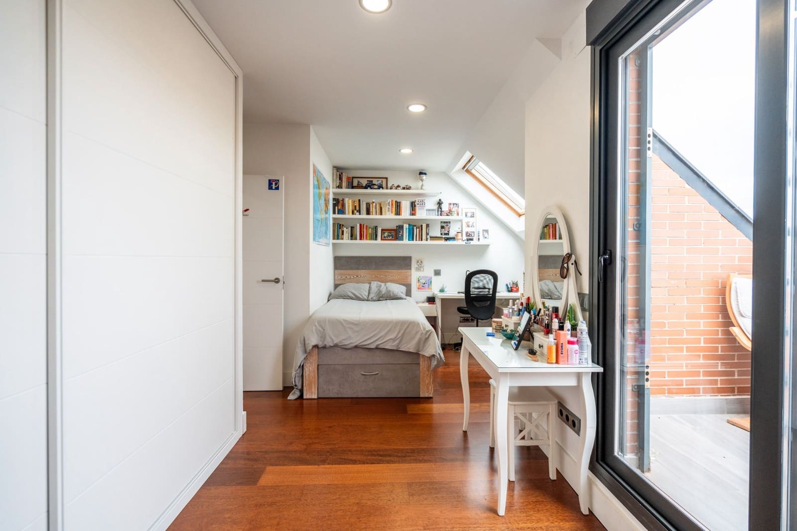 6 bedroom Semi-detached Villa for sale in Las Rozas de Madrid with pool garage - € 1,280,000 (Ref: 9465979)