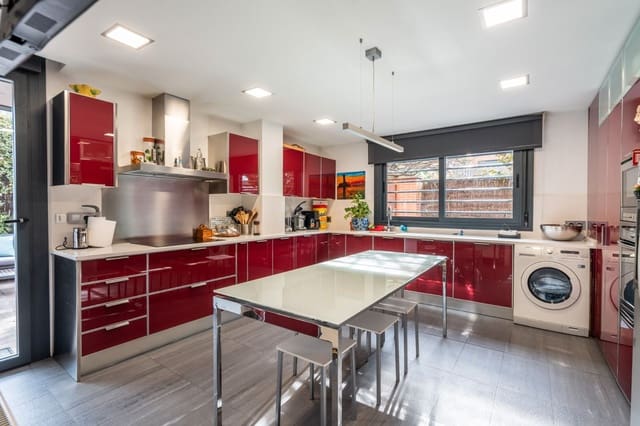 Pareado de 6 habitaciones en Las Rozas de Madrid en venta - 1.280.000 € (Ref: 9465979)