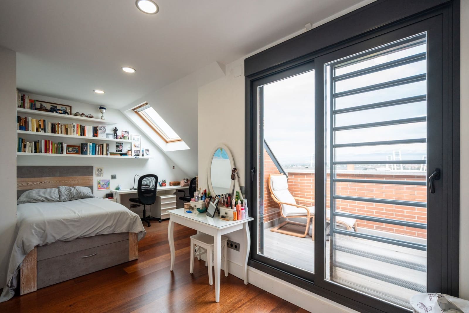 6 bedroom Semi-detached Villa for sale in Las Rozas de Madrid with pool garage - € 1,280,000 (Ref: 9465979)