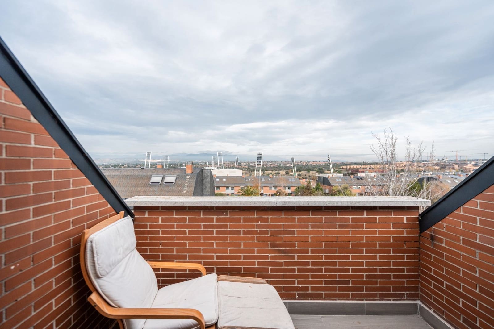 6 bedroom Semi-detached Villa for sale in Las Rozas de Madrid with pool garage - € 1,280,000 (Ref: 9465979)