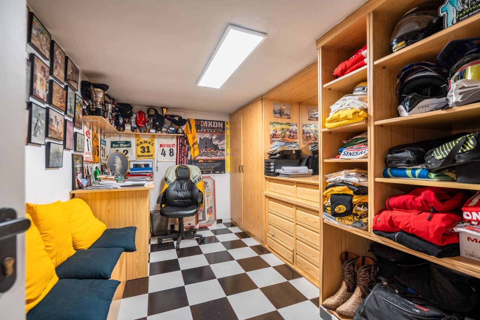 6 bedroom Semi-detached Villa for sale in Las Rozas de Madrid with pool garage - € 1,280,000 (Ref: 9465979)