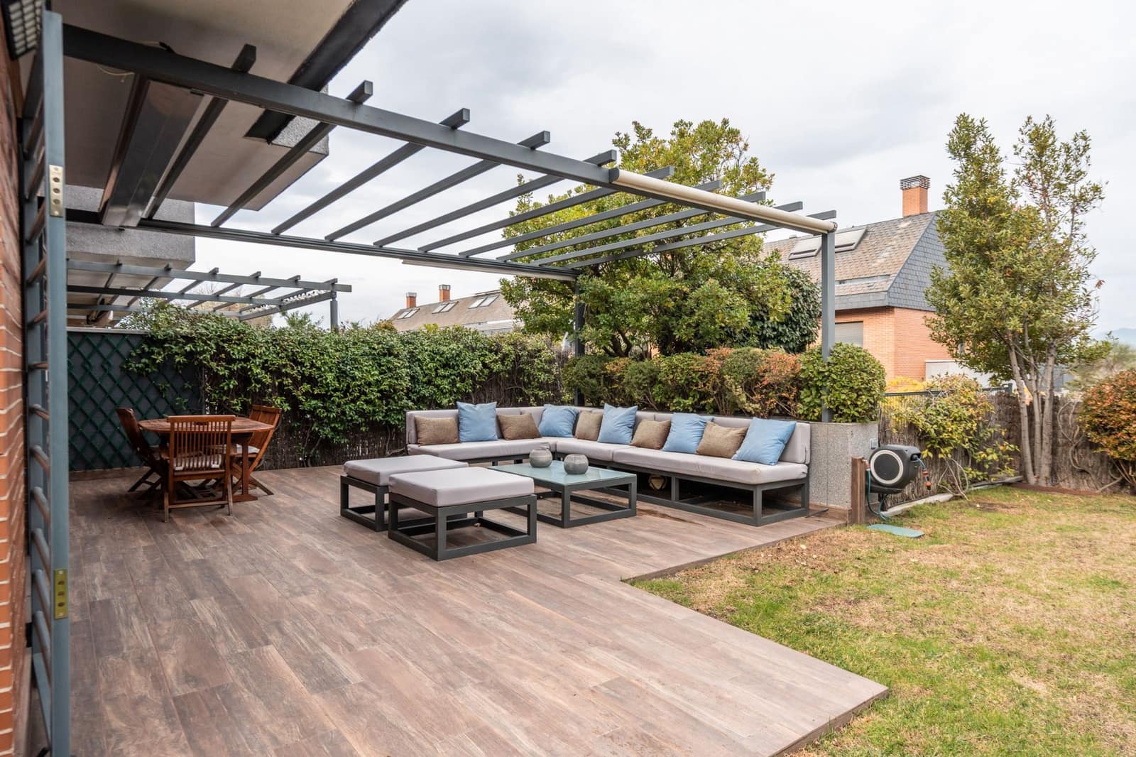 6 bedroom Semi-detached Villa for sale in Las Rozas de Madrid with pool garage - € 1,280,000 (Ref: 9465979)