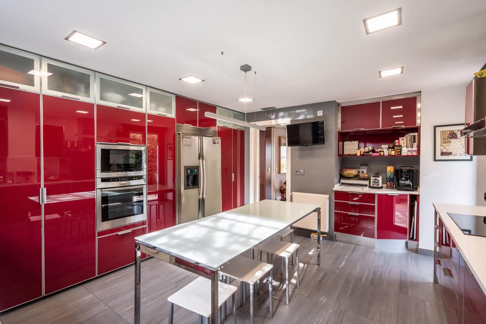 6 bedroom Semi-detached Villa for sale in Las Rozas de Madrid with pool garage - € 1,280,000 (Ref: 9465979)