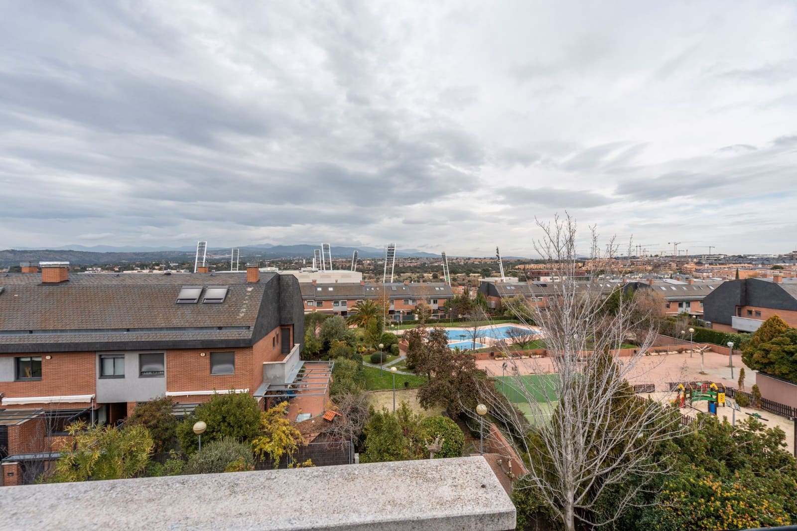 6 bedroom Semi-detached Villa for sale in Las Rozas de Madrid with pool garage - € 1,280,000 (Ref: 9465979)