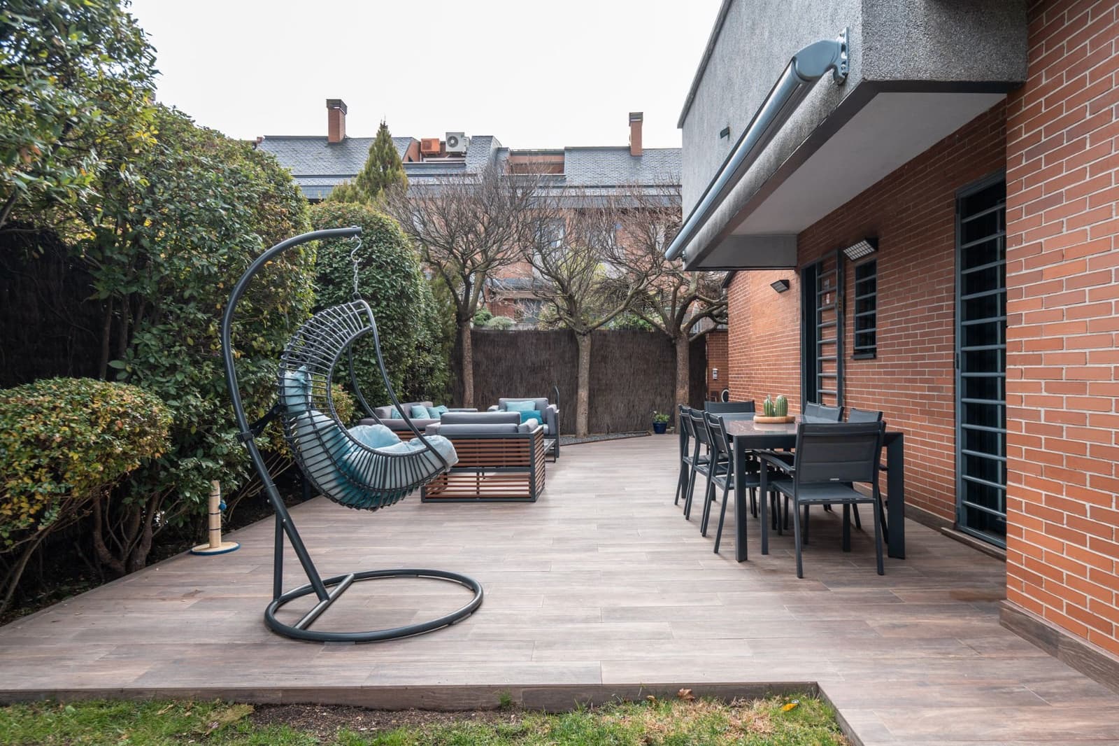 6 bedroom Semi-detached Villa for sale in Las Rozas de Madrid with pool garage - € 1,280,000 (Ref: 9465979)