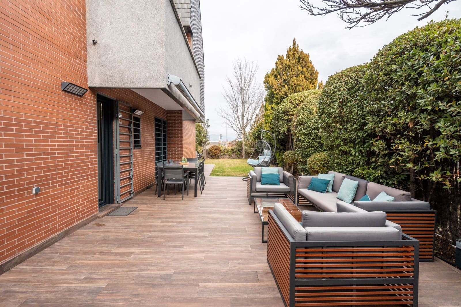 6 bedroom Semi-detached Villa for sale in Las Rozas de Madrid with pool garage - € 1,280,000 (Ref: 9465979)