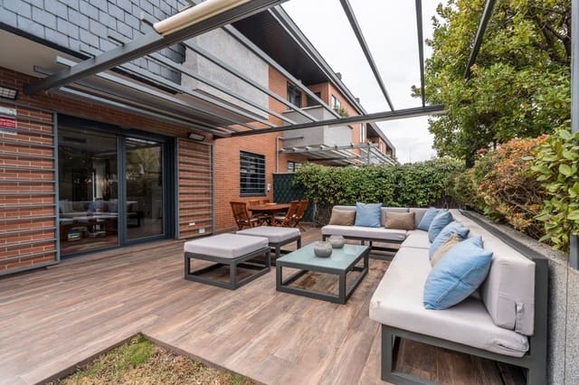 Pareado de 6 habitaciones en Las Rozas de Madrid en venta - 1.280.000 € (Ref: 9465979)