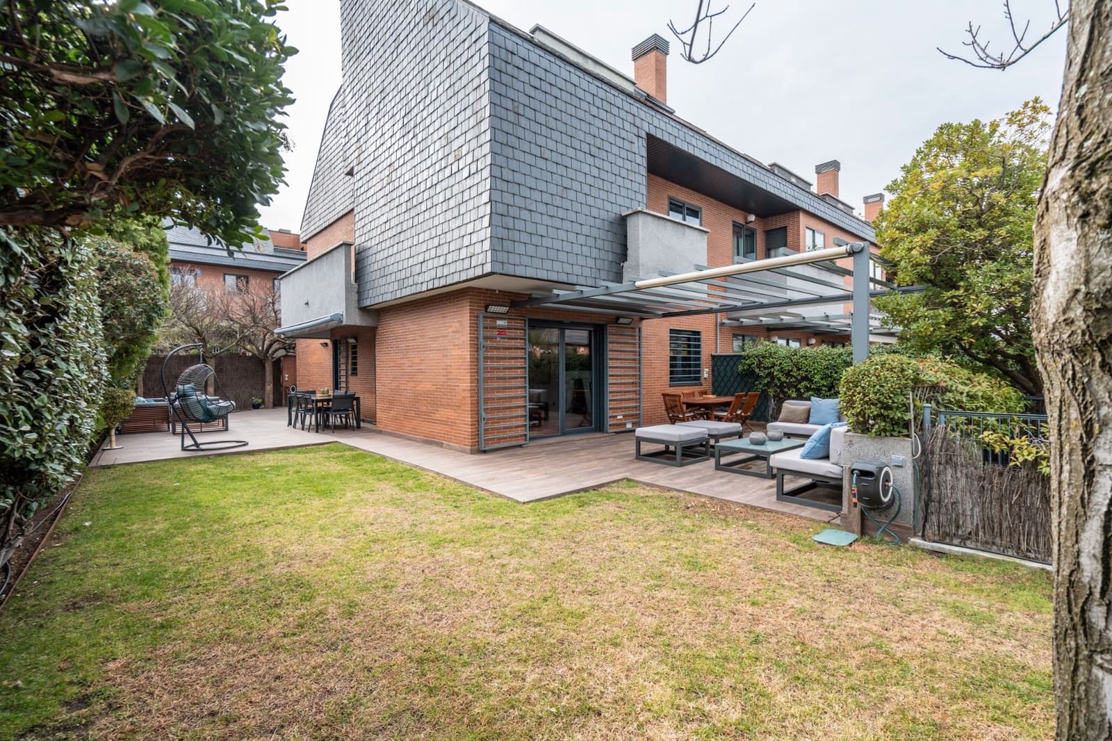 6 bedroom Semi-detached Villa for sale in Las Rozas de Madrid with pool garage - € 1,280,000 (Ref: 9465979)