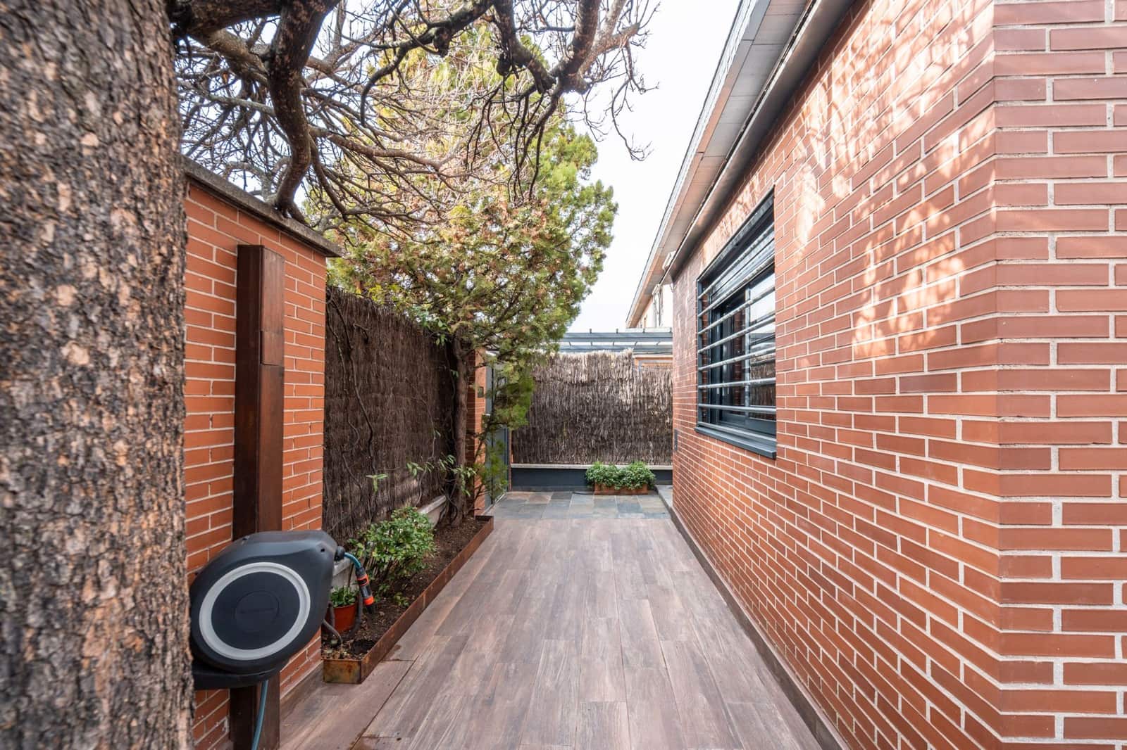 6 bedroom Semi-detached Villa for sale in Las Rozas de Madrid with pool garage - € 1,280,000 (Ref: 9465979)